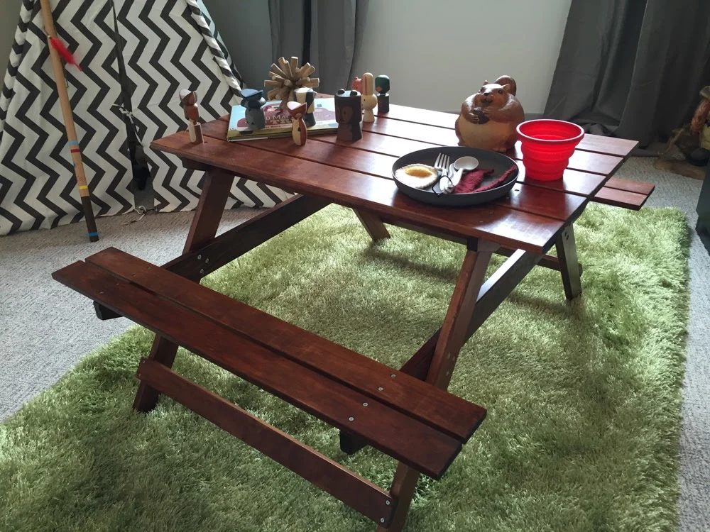 Decorate a fun outdoorsy camping theme bedroom for your son or daughter with these straightforward tips and DIYs! #Bekob #getthislook