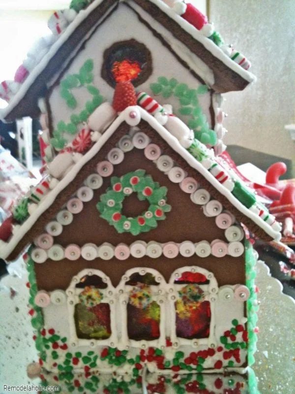 Ways To Decorate A Gingerbread House, From Bekob