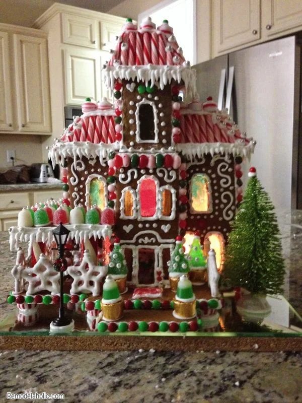 What To Use To Decorate A Gingerbread House, From Bekob