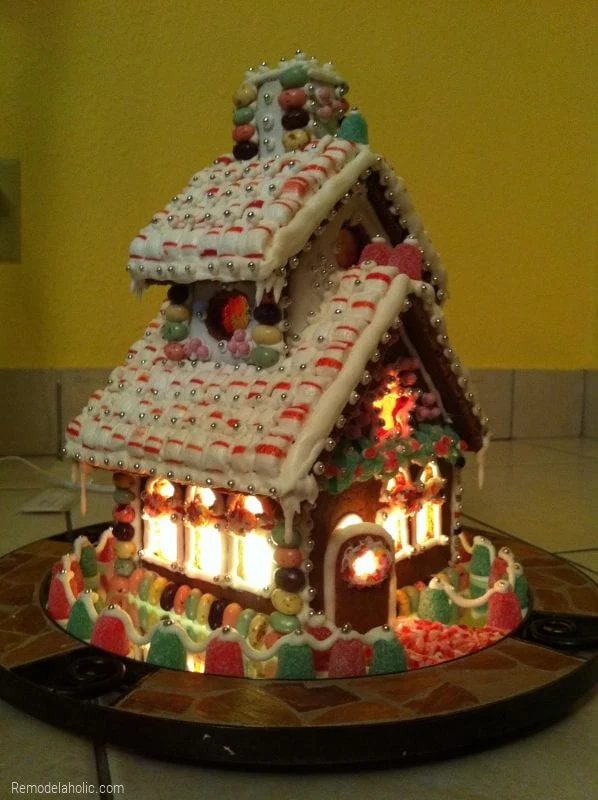 Decorating A Homemade Gingerbread House From Bekob