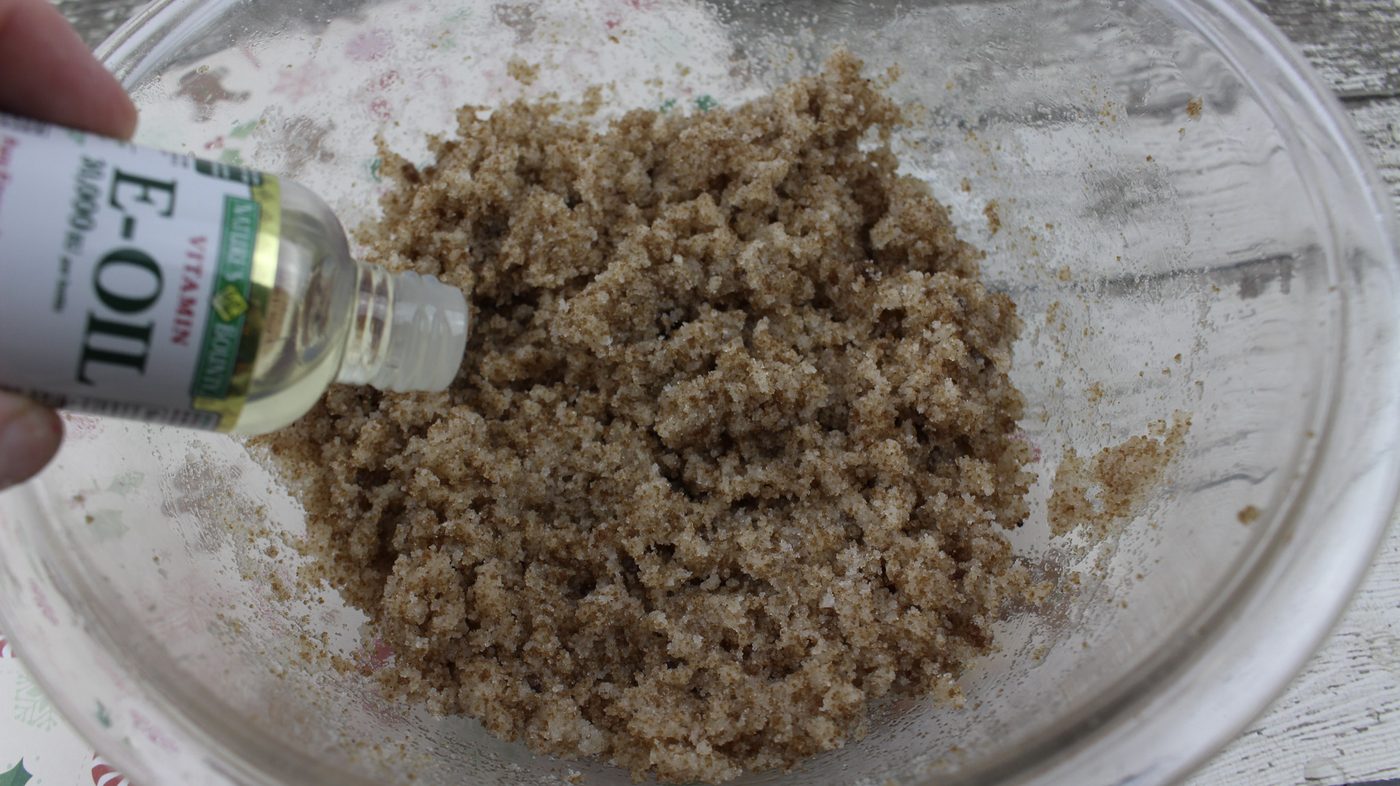 A Fun And Festive Handmade Gift option And Recipe For Natural Gingerbread Sugar Scrub Via Bekob.com