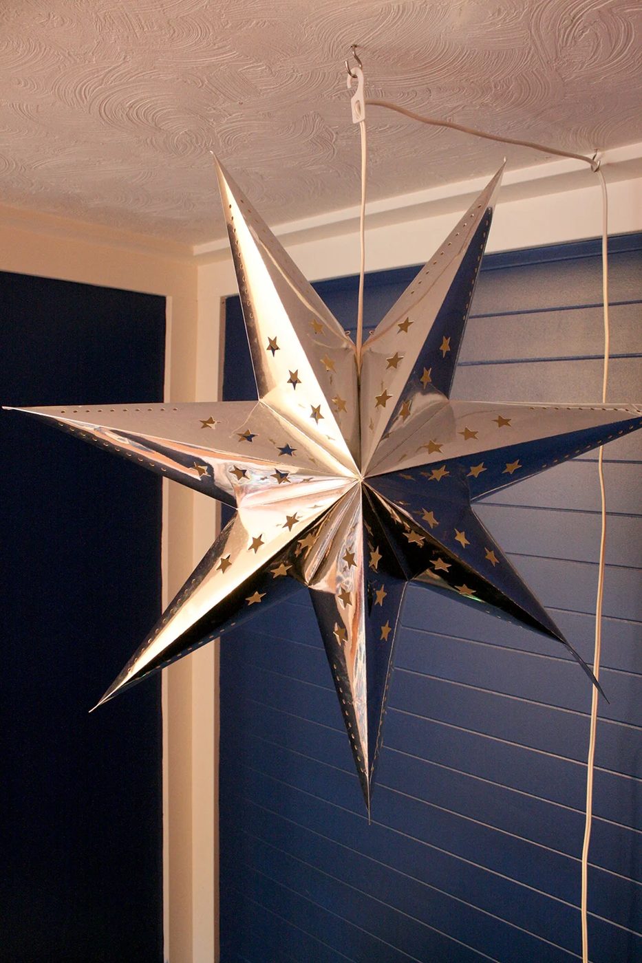 Girls pink and navy bedroom decorations (1)