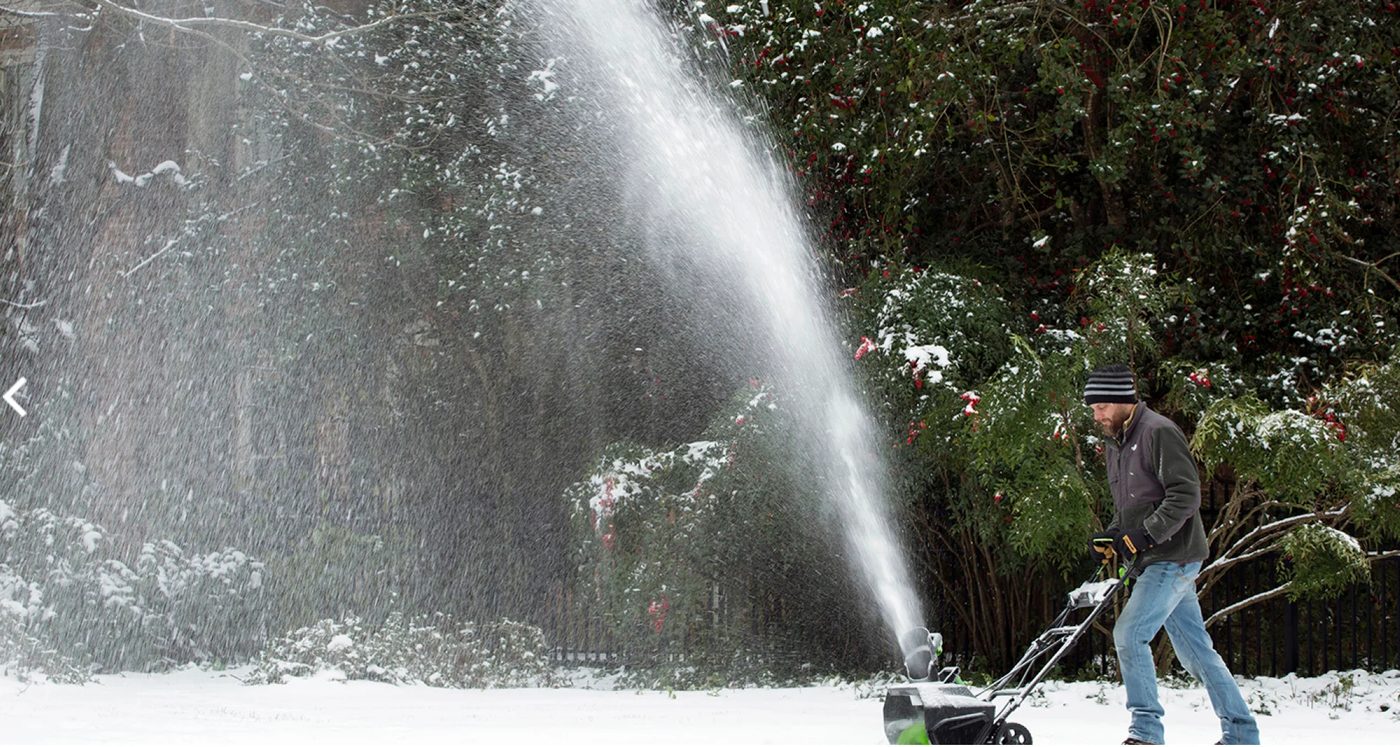 Snow Blowint Hte Yard