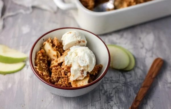 Serve Gluten Free Apple Crisp With Vanilla Ice Cream #Bekob