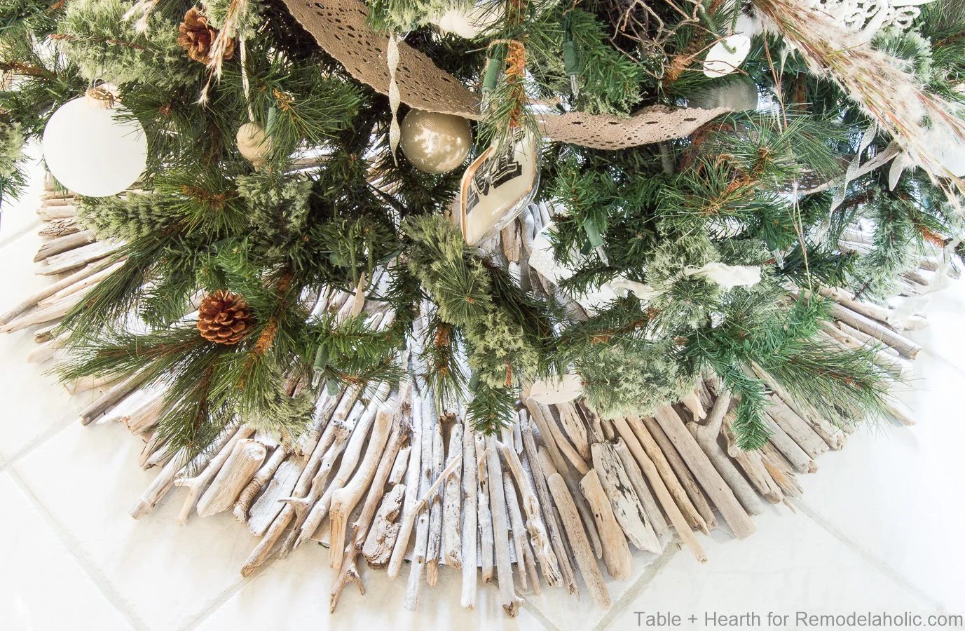 Tableandhearth Driftwood Tree Skirt 28