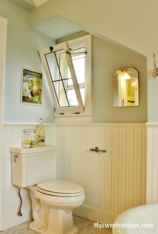 17 Leaded glass window keeps the authentic feel when remodeling an old home, 1927 cottage, My Sweet Cottage featured on @Bekob