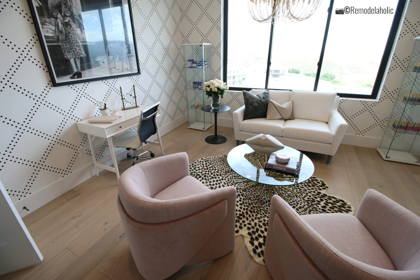 Living room with classic print wallpaper, UVPH 2018 Home 26 Murdock Builders, Photo by Bekob