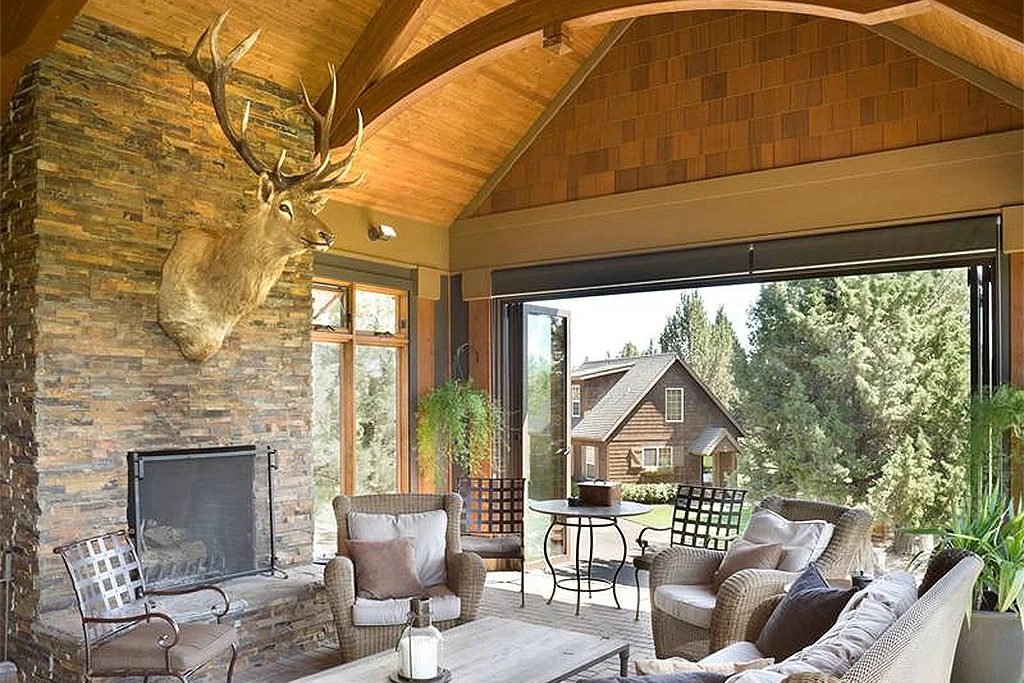 rustic lodge-style lanai covered porch