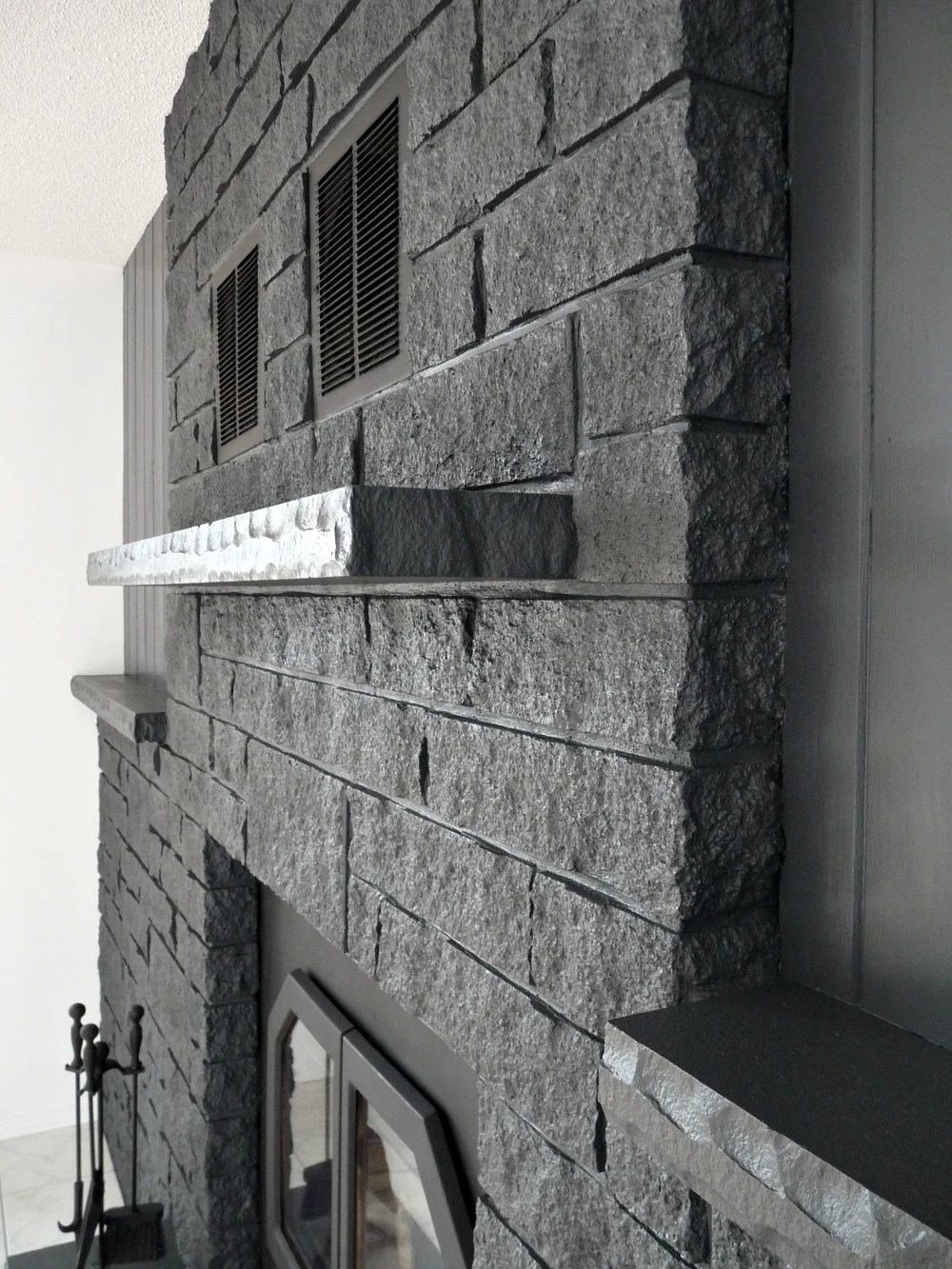 Painted Faux Stone Fireplace, Dans le Lakehouse on Bekob.com