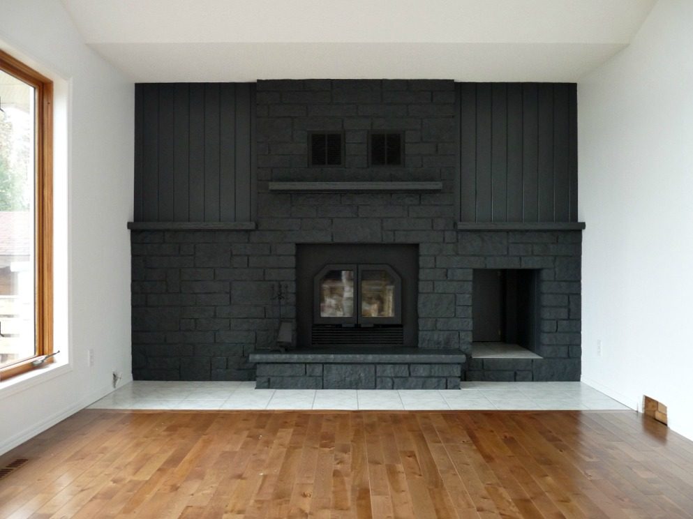 painted dark gray fireplace, Dans le Lakehouse on Bekob