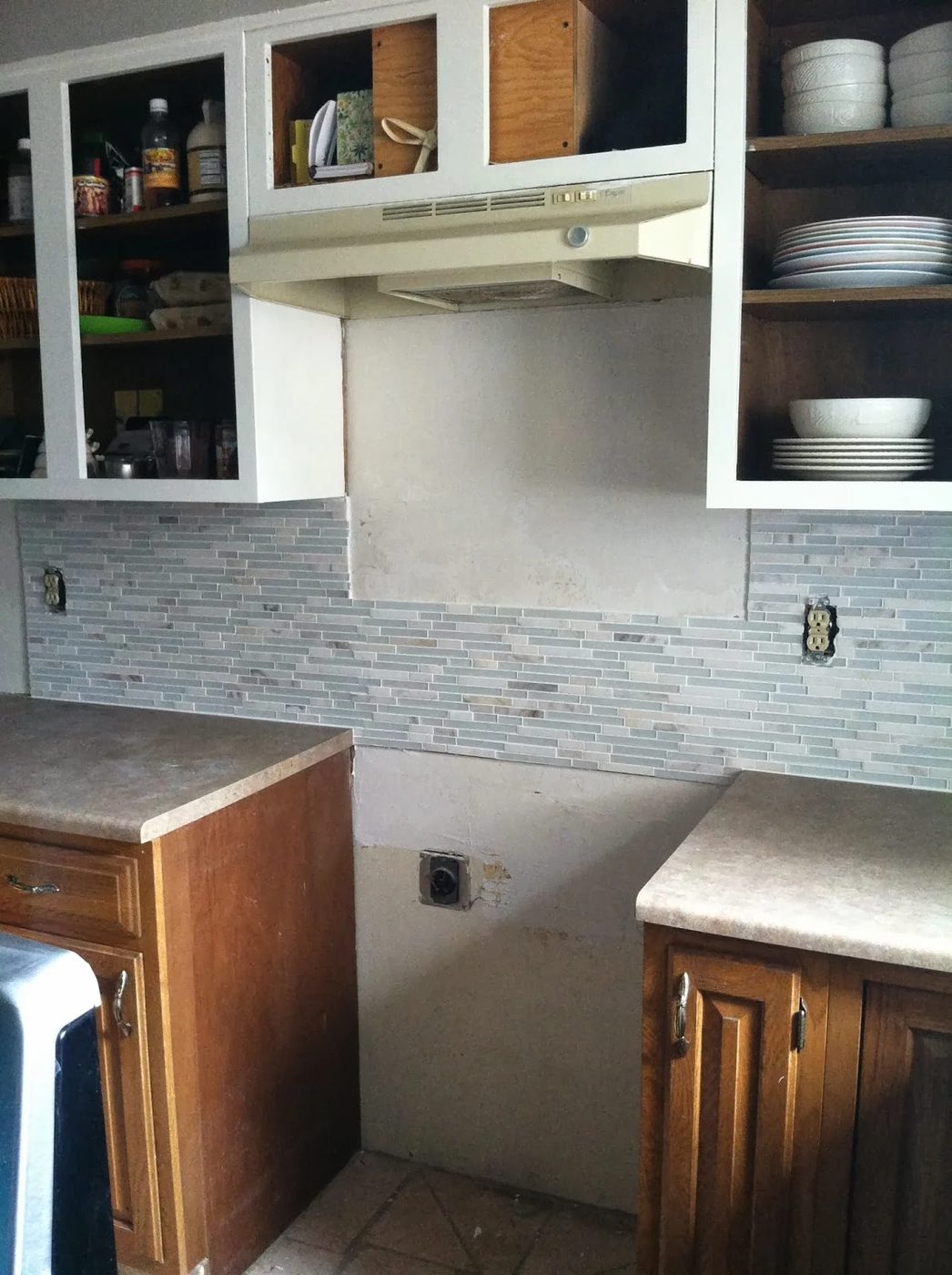 tile backsplash in grey and white kitchen makeover, House For Five featured on Bekob