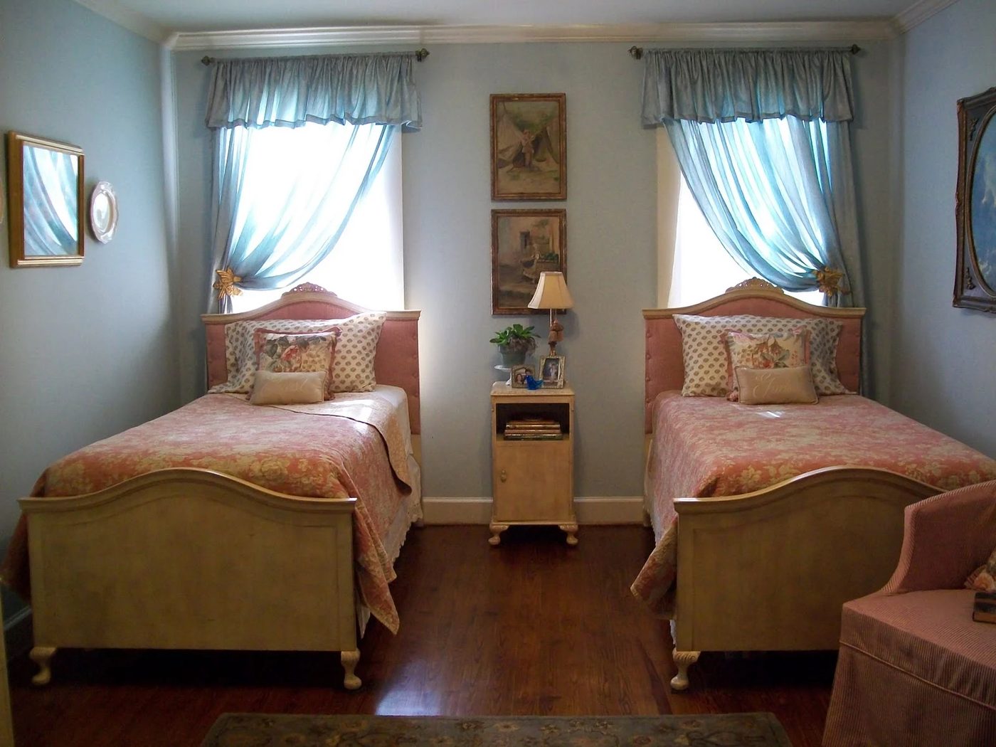 Guest Bedroom Interior Design option