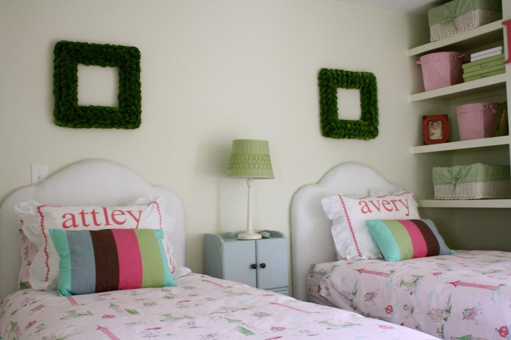 curved keystone headboard via Designer Trapped