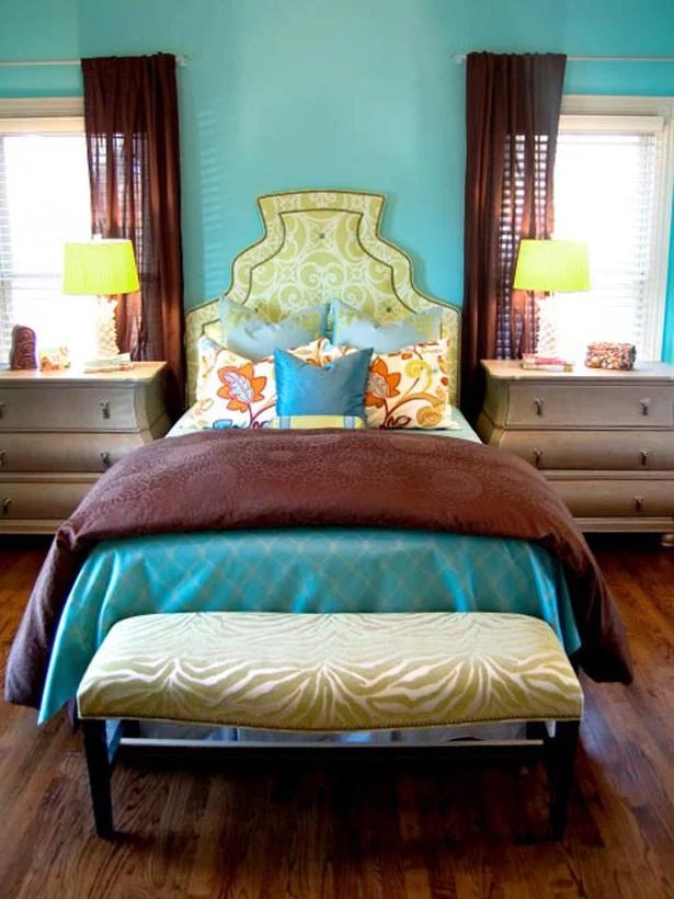 tall custom arched keystone headboard in green with contrast trim via HGTV