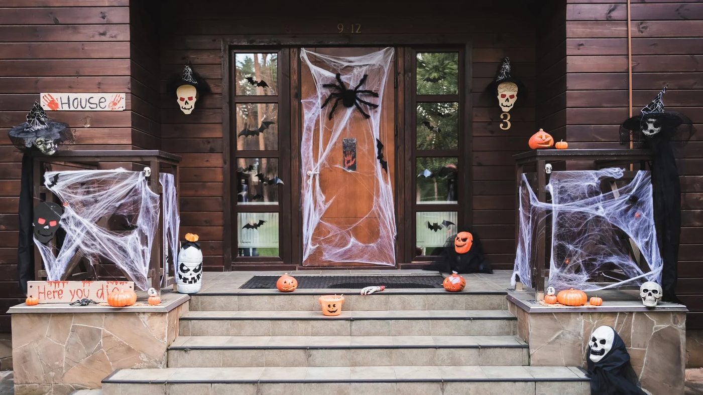 Trick or Treat: 13 Spooktacular Halloween Porch Decor options!