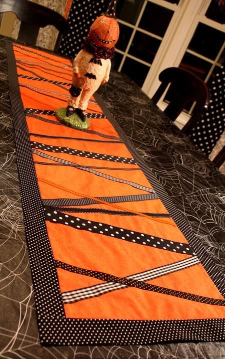 Love a handmade touch to your Halloween decor? Try one of these 37 direct Halloween Decorations to Sew ~ Tipsaholic.com #sewing #halloween #decorating