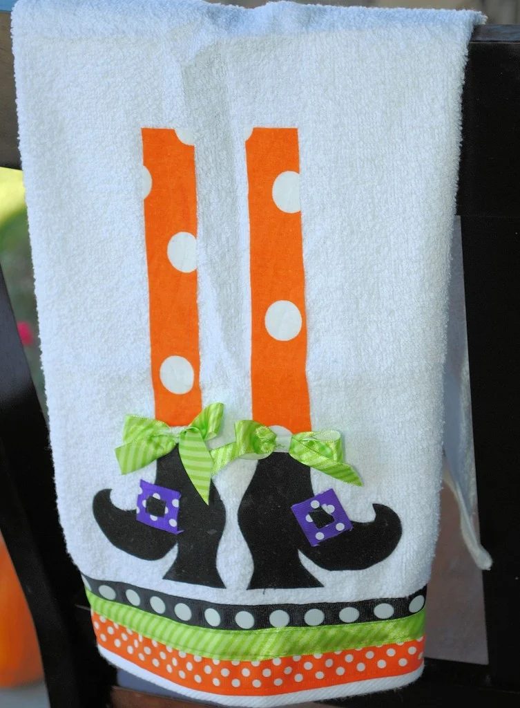 Love a handmade touch to your Halloween decor? Try one of these 37 direct Halloween Decorations to Sew ~ Tipsaholic.com #sewing #halloween #decorating