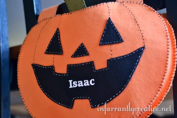 Love a handmade touch to your Halloween decor? Try one of these 37 direct Halloween Decorations to Sew ~ Tipsaholic.com #sewing #halloween #decorating