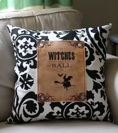 Love a handmade touch to your Halloween decor? Try one of these 37 direct Halloween Decorations to Sew ~ Tipsaholic.com #sewing #halloween #decorating