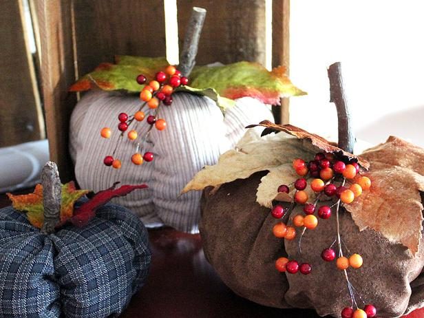 Love a handmade touch to your Halloween decor? Try one of these 37 direct Halloween Decorations to Sew ~ Tipsaholic.com #sewing #halloween #decorating