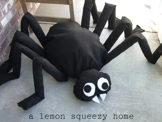 Love a handmade touch to your Halloween decor? Try one of these 37 direct Halloween Decorations to Sew ~ Tipsaholic.com #sewing #halloween #decorating