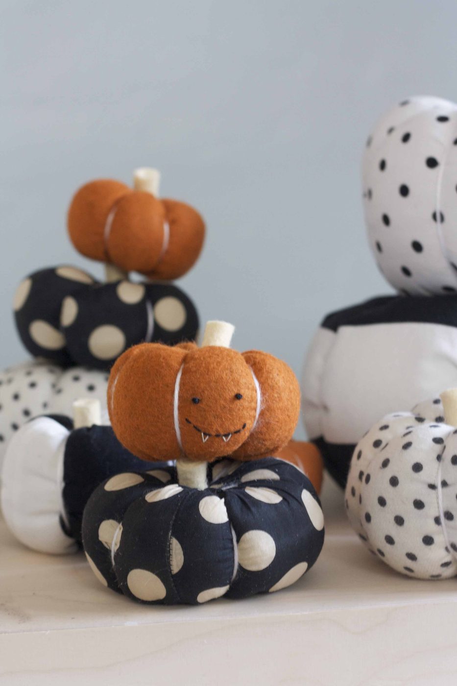 Love a handmade touch to your Halloween decor? Try one of these 37 direct Halloween Decorations to Sew ~ Tipsaholic.com #sewing #halloween #decorating