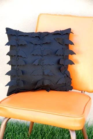 Love a handmade touch to your Halloween decor? Try one of these 37 direct Halloween Decorations to Sew ~ Tipsaholic.com #sewing #halloween #decorating