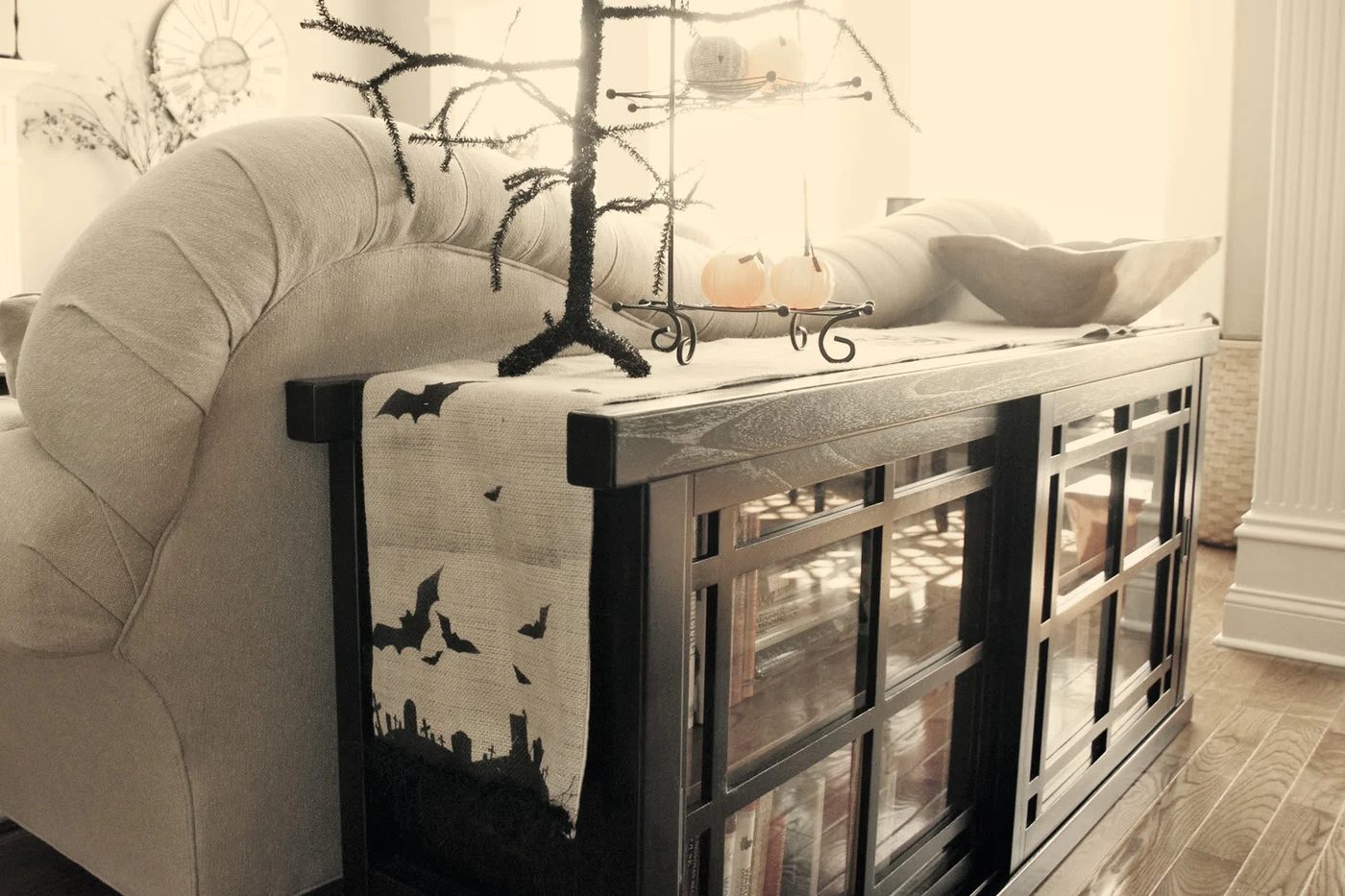 Love a handmade touch to your Halloween decor? Try one of these 37 direct Halloween Decorations to Sew ~ Tipsaholic.com #sewing #halloween #decorating