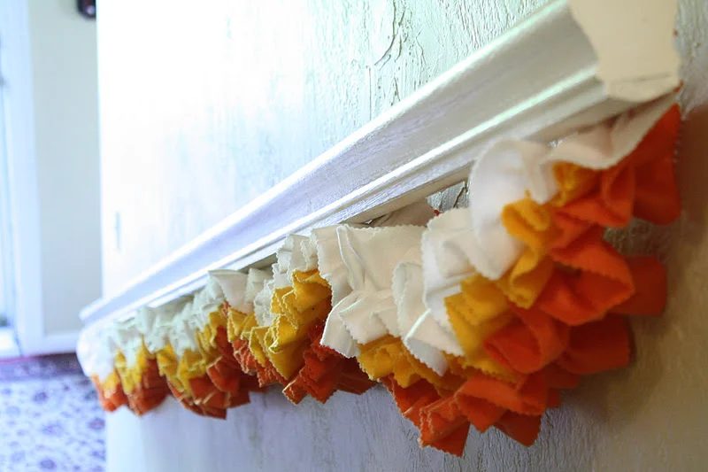 Love a handmade touch to your Halloween decor? Try one of these 37 direct Halloween Decorations to Sew ~ Tipsaholic.com #sewing #halloween #decorating
