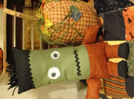 Love a handmade touch to your Halloween decor? Try one of these 37 direct Halloween Decorations to Sew ~ Tipsaholic.com #sewing #halloween #decorating