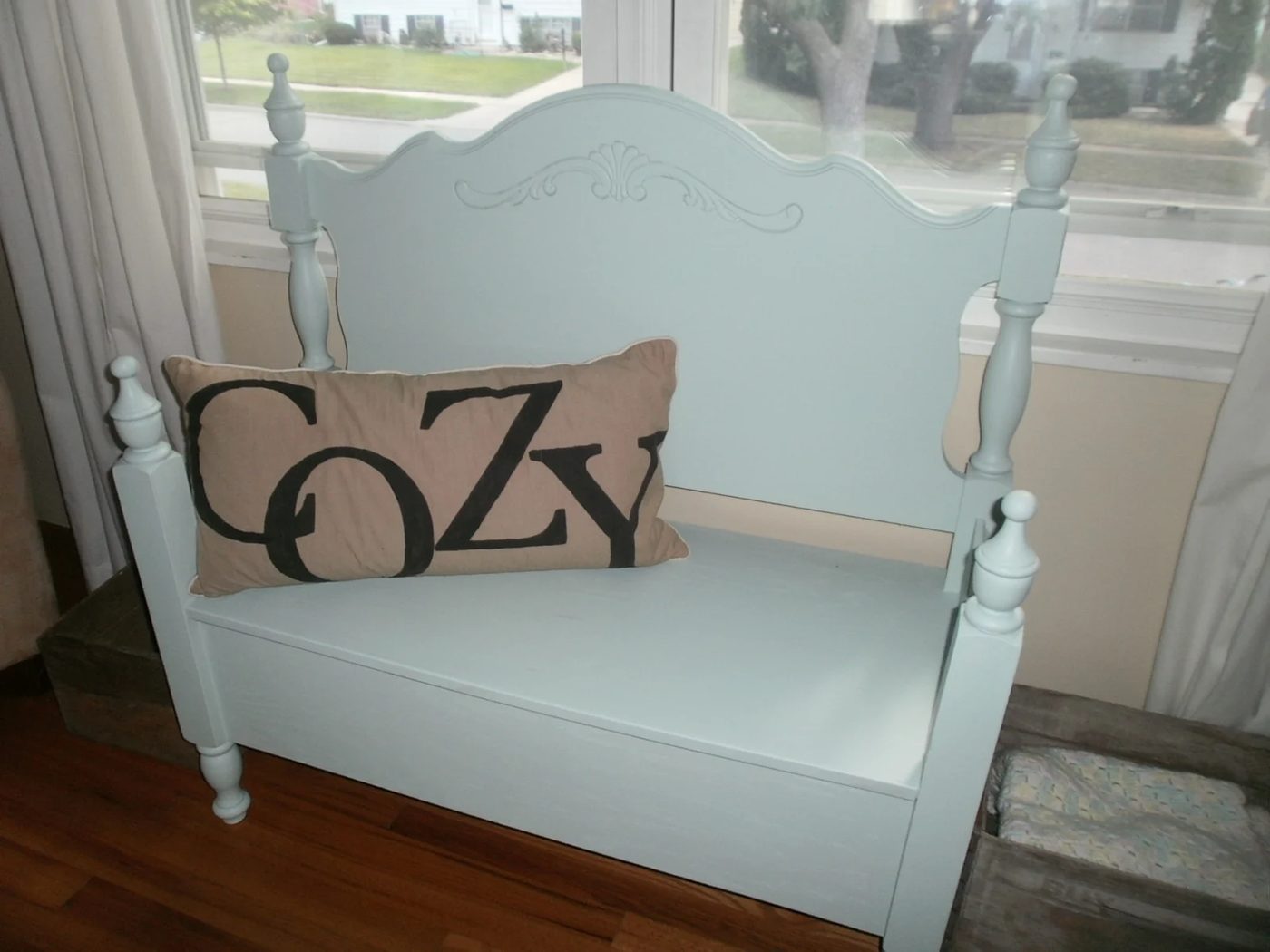 25 Handmade Headboard Benches via Bekob.com #handmade #benches #headboard #headboards #headboardbench #headboardbenches
