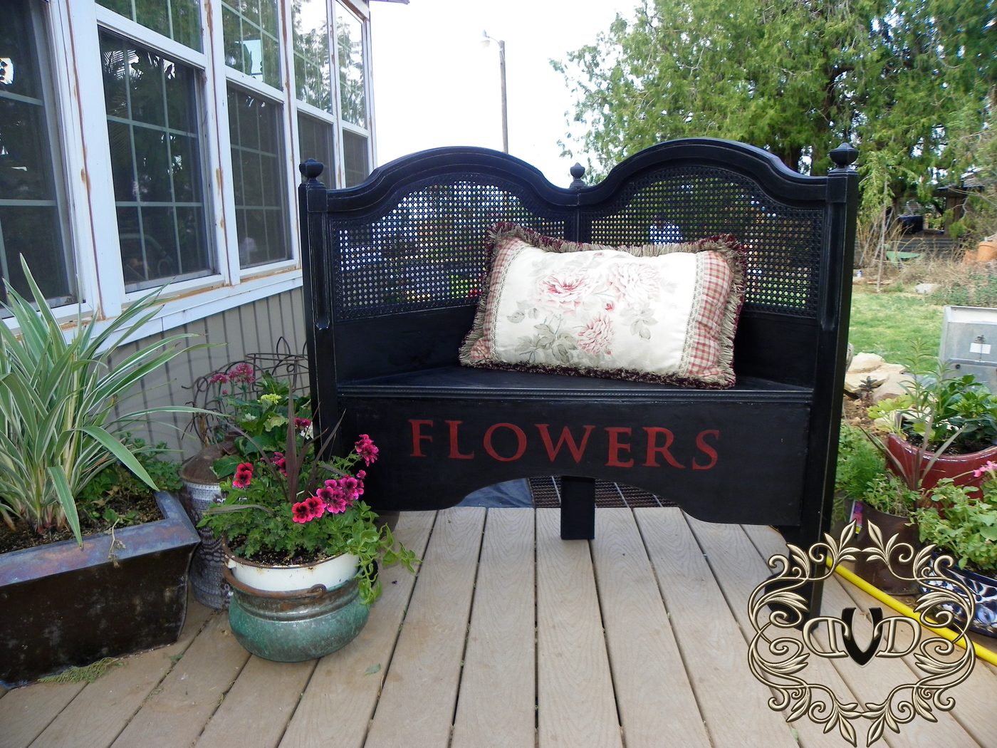 25 Handmade Headboard Benches via Bekob.com #handmade #benches #headboard #headboards #headboardbench #headboardbenches
