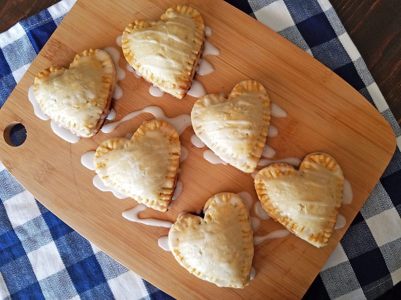 The well fitted dessert for Valentine's! Mini Heart Shaped Blackberry Pies Recipe at Bekob.com