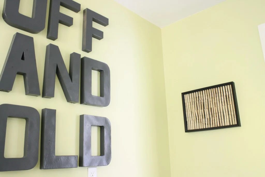 low cost laundry room wall decor, featured on Bekob