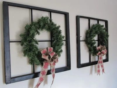 add a wreath to an old window or existing photo frame - Sew Many Ways via @Bekob