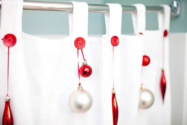 hang Christmas ornaments on shower curtain - Lowe's Creative options via @Bekob