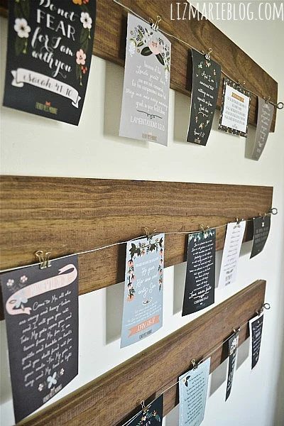 wire and wood art display for Christmas cards - Liz Marie Blog via @Bekob