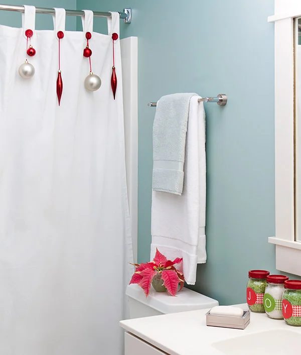 hang Christmas baubles on shower curtain - Lowe's Creative options via @Bekob