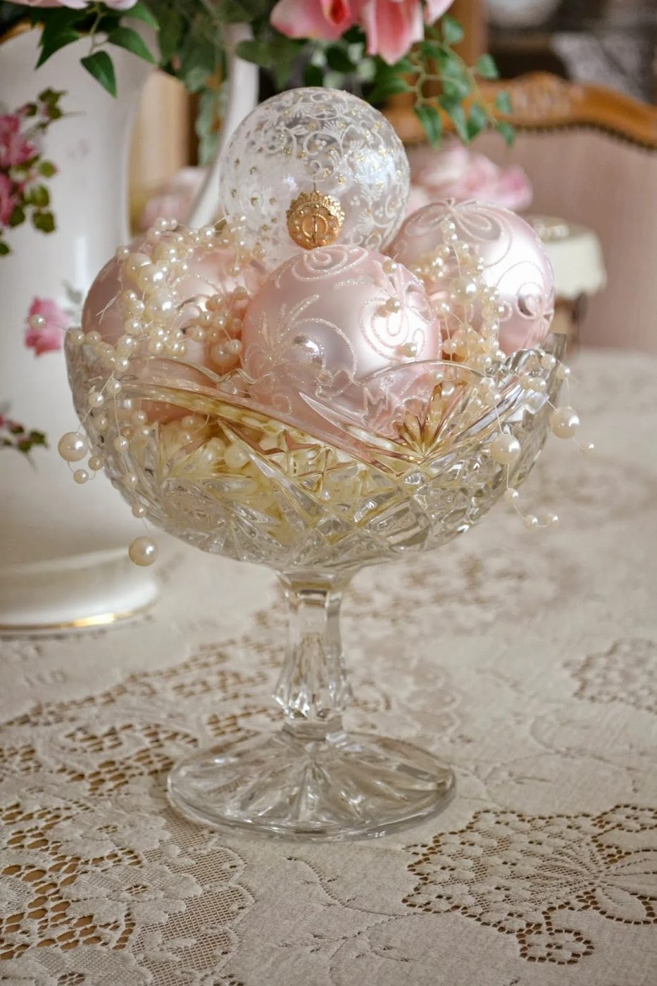 ornaments in decorate bowl - Jennelise Rose via @Bekob