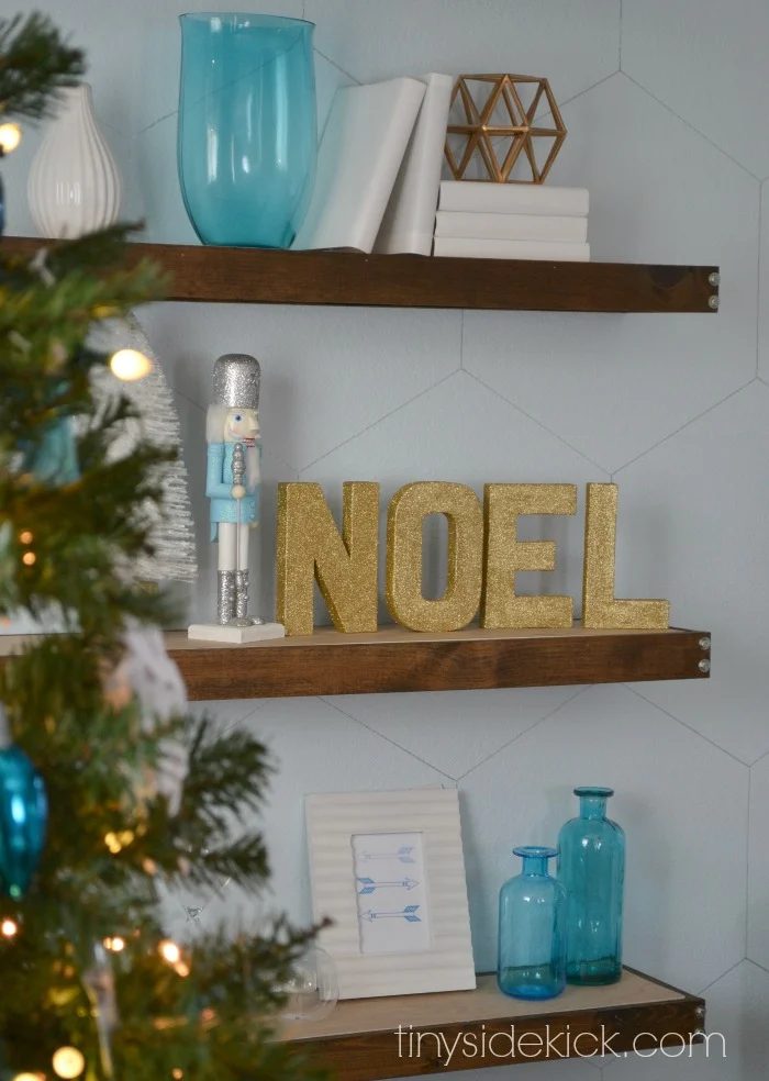 gold noel block letters - Tiny Sidekick via @Bekob