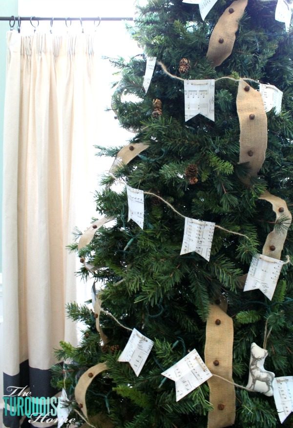straightforward paper garland for Christmas tree - The Turquoise Home via @Bekob