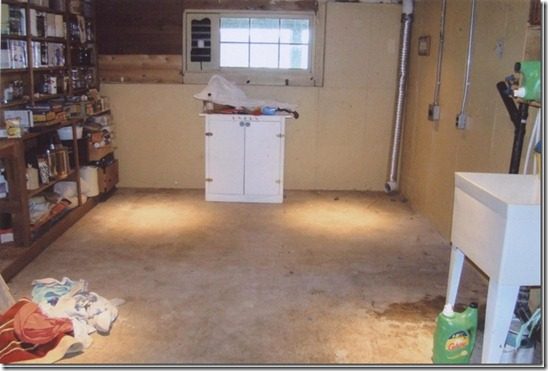 Harbor Breeze laundry room before