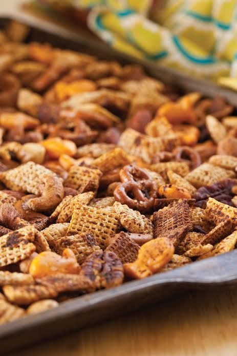 Hot and Spicy Party Mix | FOODIEaholic.com #recipe #cooking #snack #partymix #chex #spicy