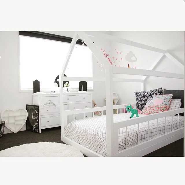 girls white house bed with side rails via macarenanguyen