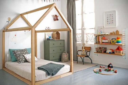 build a direct floor bed with a wood house frame for kids BonneSoeurs via Apartment Therapy