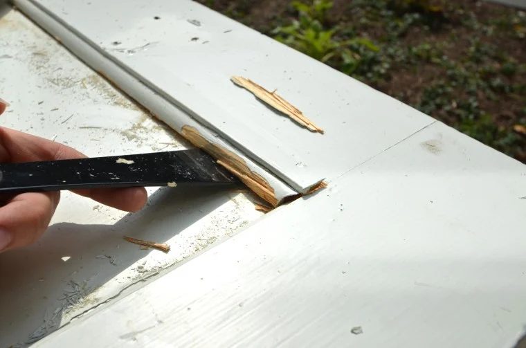 How to add a glass panel to a reclaimed door by Ciburbanity featured on @Bekob