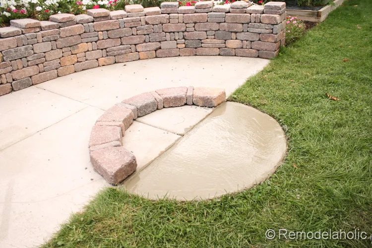 how to build a fire pit with a concrete base, from Bekob