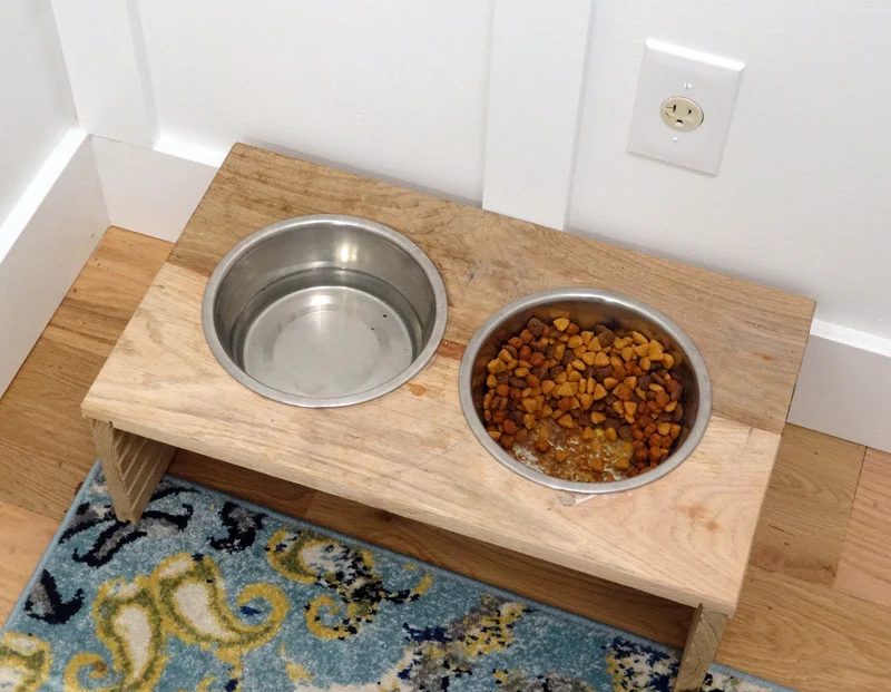 How to make a rustic pet feeder