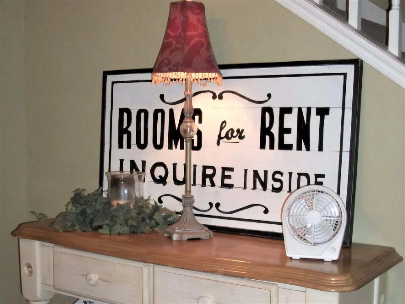 5 Rooms For Rent Pottery Barn Inspired Signage walkthrough 094612
