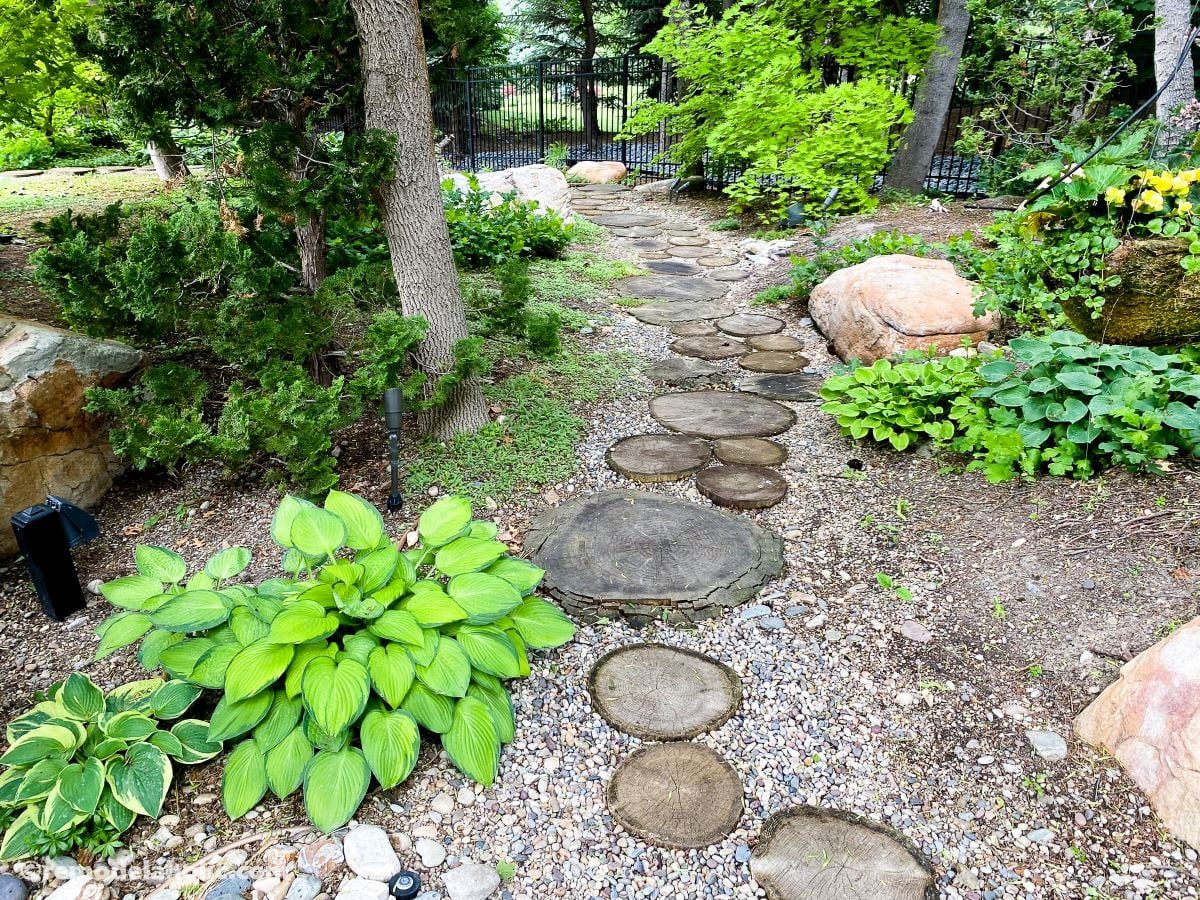 Large log slice stepping stones set in pea gravel; Garden Path options To Handmade 03 Zen Garden Backyard options; 14 Pathways to Heaven